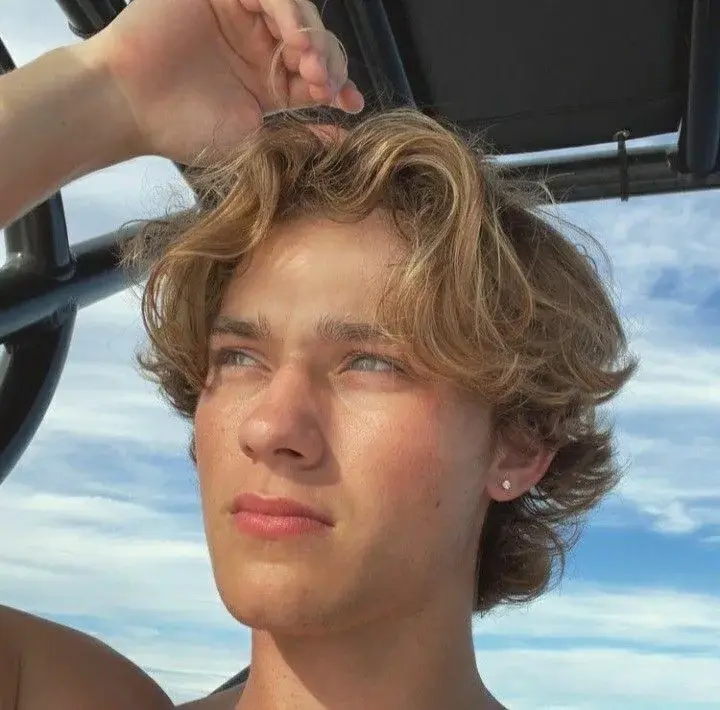 Surfer Hair - View 2